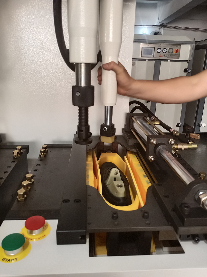 Hydraulic Shoe Sole Pressing Machine Sneaker Attaching Machine High Accuracy Compact
