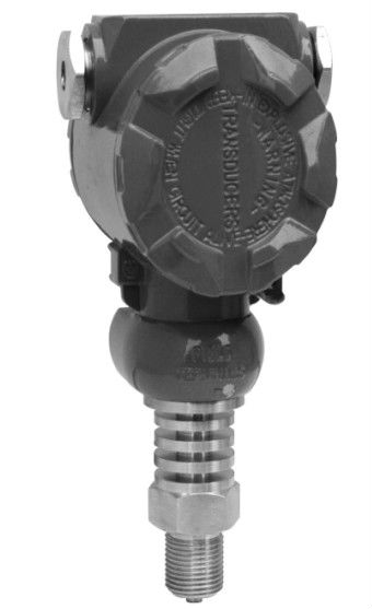 High-frequency large range pressure transmitter