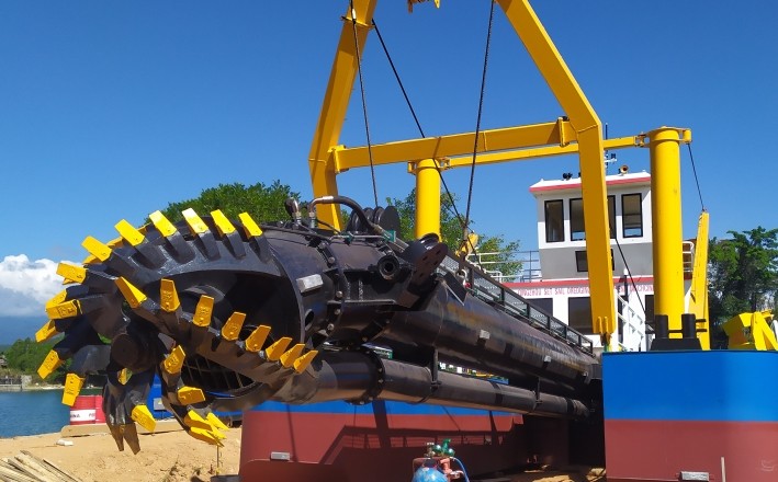 CCS 7.5m Steel Mud Dredger with 1500m Discharge Distance Draft 1 Meter