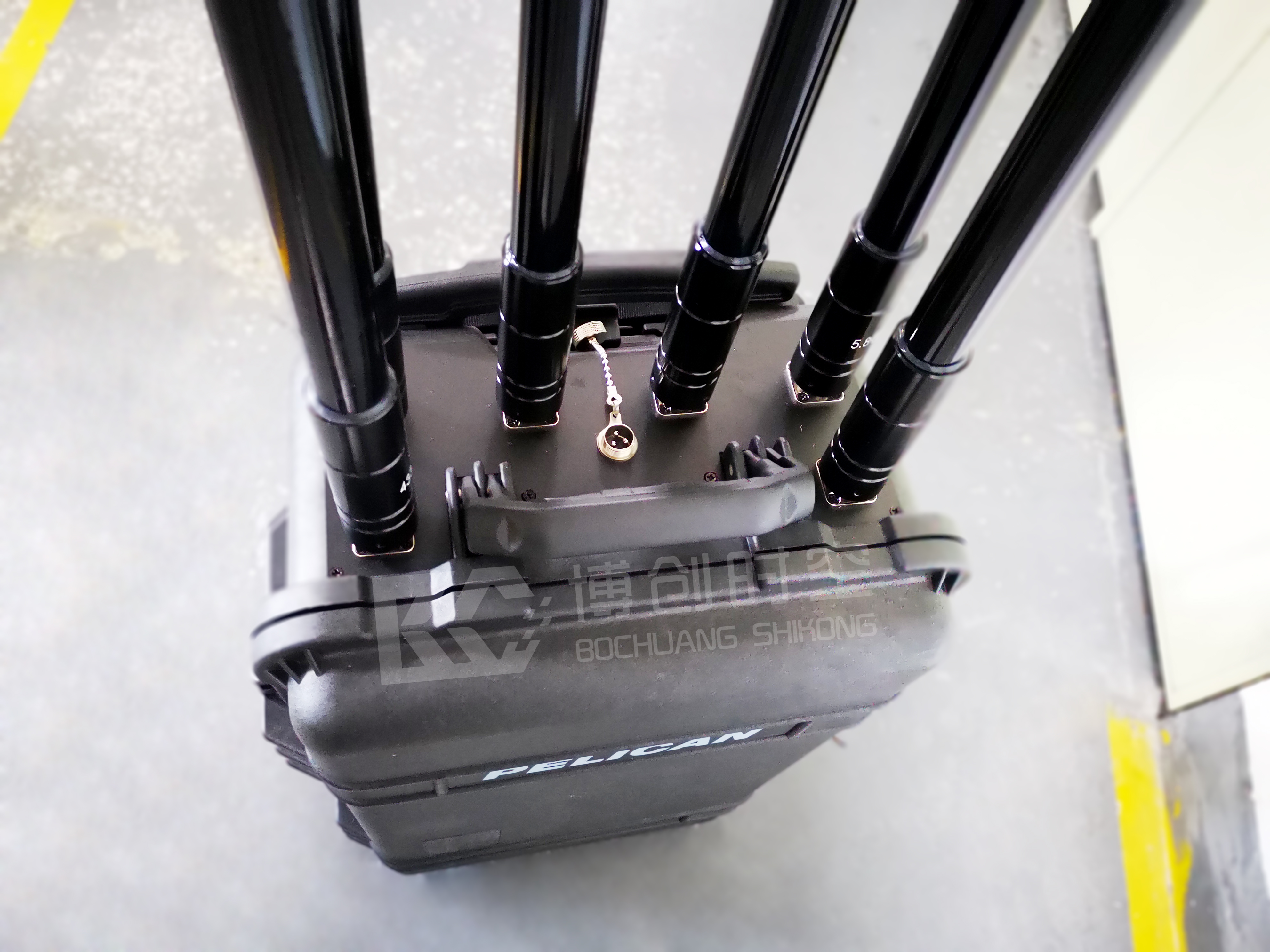 Bochuang spacetime high-power UAV driver 900MHz / 433MHz / 1.2g/2.4g/5.8/gps frequency output 500-2000m UAV jammer