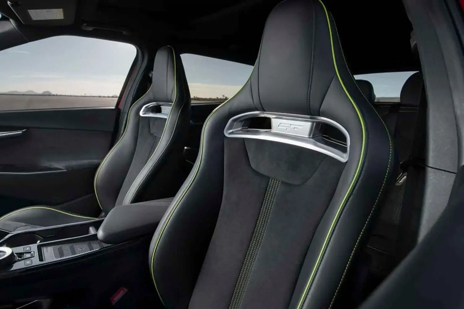 2024 KIA EV6 Pure Electric 5 Door 5 Seat Auto Compact SUV New Energy Vehicle 671KM High Speed Car