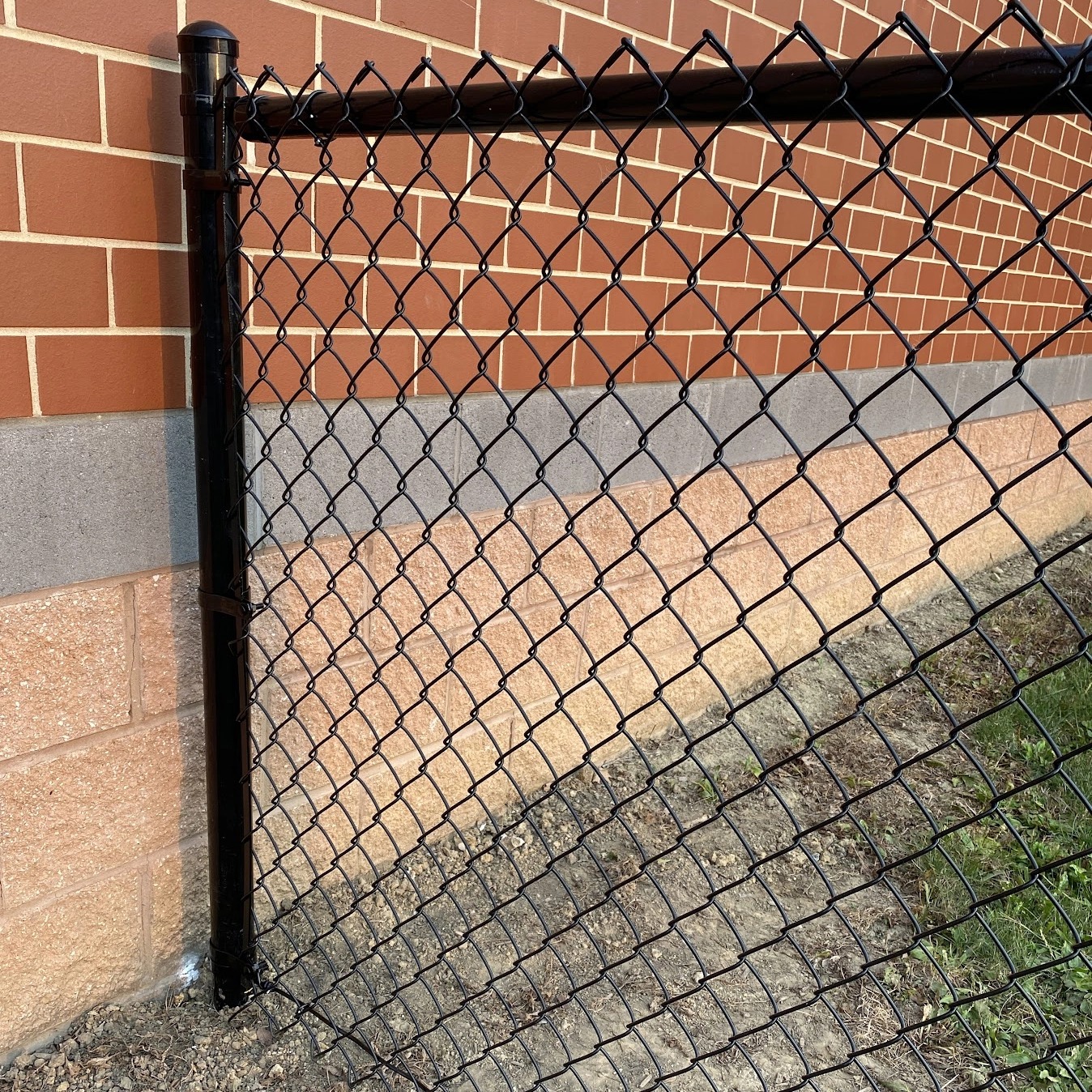 Direct Manufacturer Heavy Duty 1.5-4.5mm diameter Electro Galvanized Chain Link Fence Cyclone Wire Fence For Sale