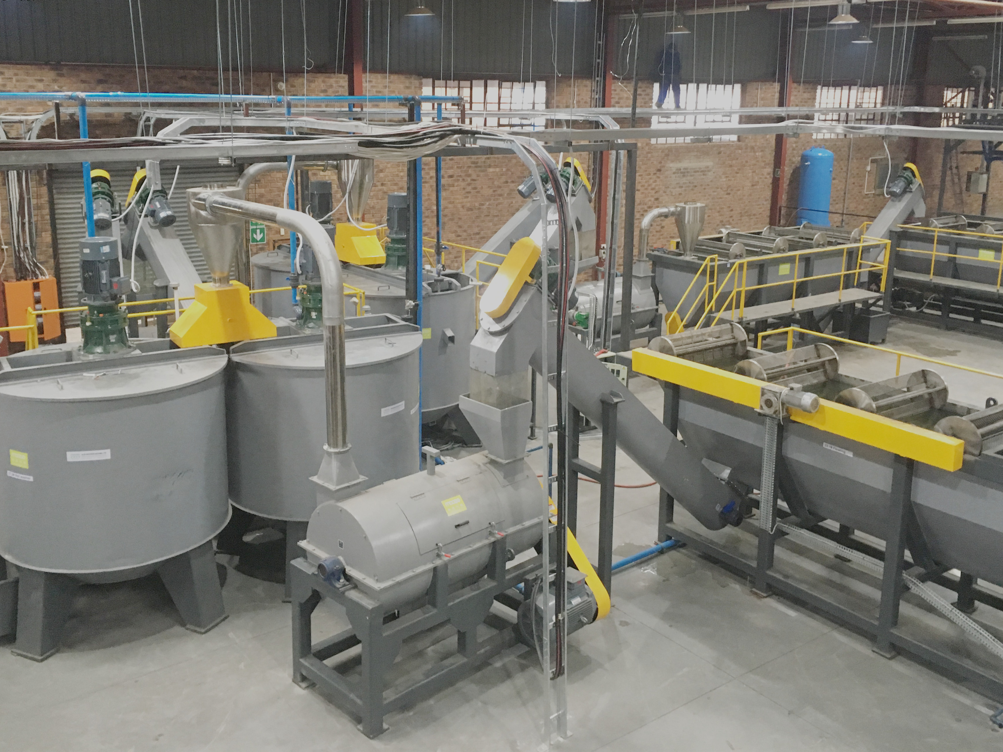 Waste 2000kg/Hr Plastic Recycling Line Pet Bottles Crushing Washing Drying Machine