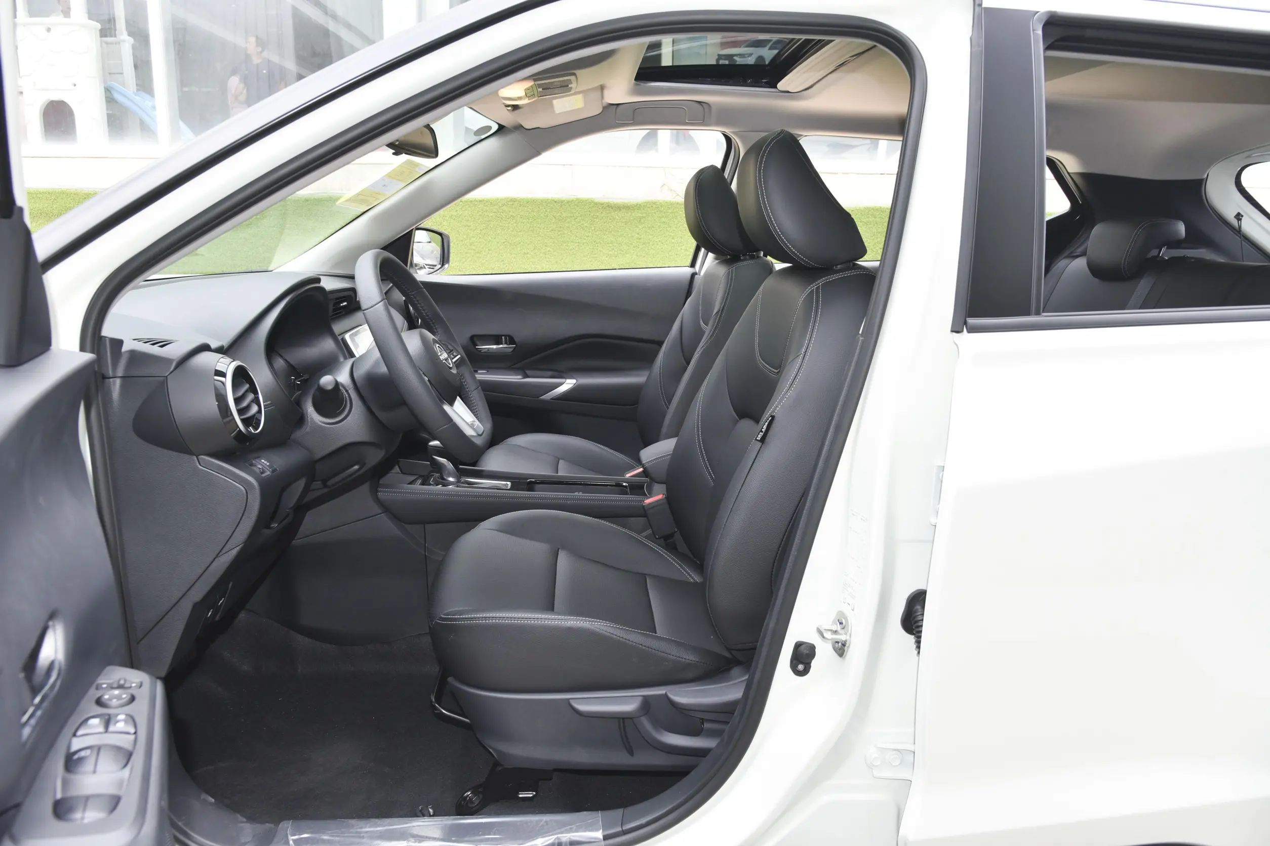 Multi-purpose Car MINI SUV 1.5L 90kw Flagship Version Petrol Vehicle with Left Steering Dongfeng Nissan Kicks Auto SUV