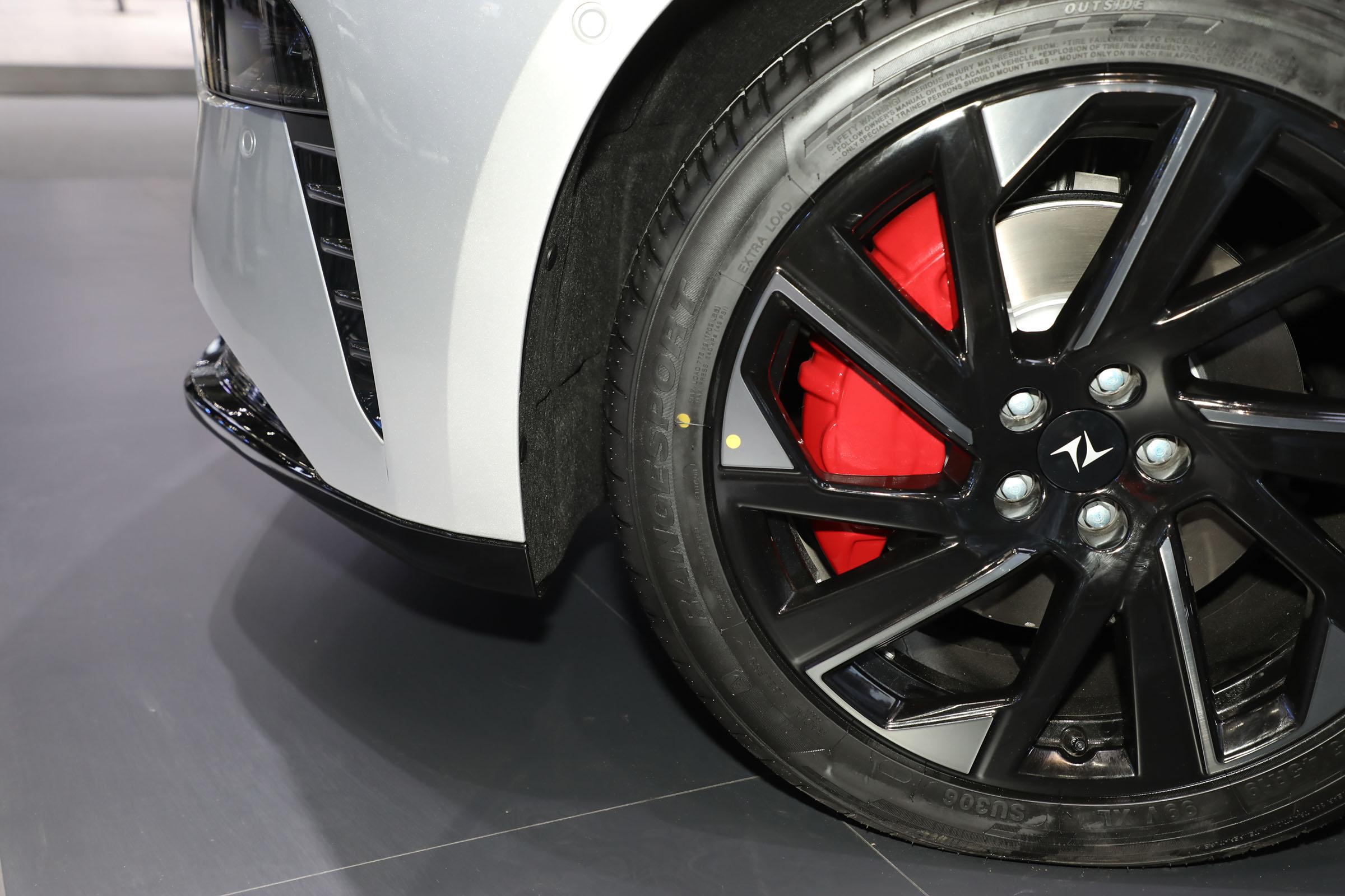 400KW Endurance Fashionable Dongfeng Yipai 007 Energy Hatchback Sports Car with 2915mm Wheelbase and Max Speed of 180 Km/h