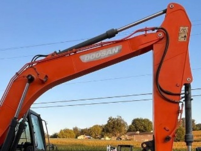 Doosan DX140LC Excavator Big Arm