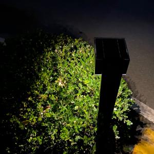 Wholesale Traditional Outdoor Solar Post Lights 5V 1.6W Metal Pole Garden Accent Light from china suppliers