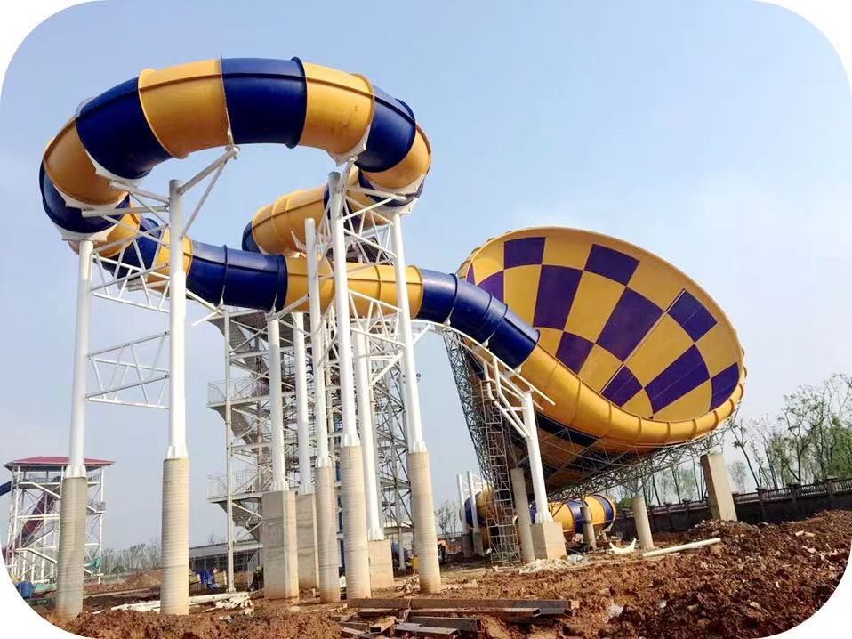 Fun Adult Giant Tornado Water Slide , Outdoor Spiral Amusement Park Water Slide