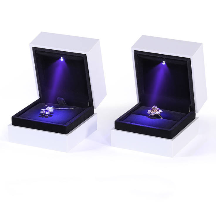 7.4*7.4*6cm Luxury Premium Jewelry Boxes , Recycled Paper Mache Gift Boxes