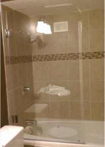 Wholesale Frameless Tempered Glass Shower Screen CE Bathtub Shower Screen Glass from china suppliers
