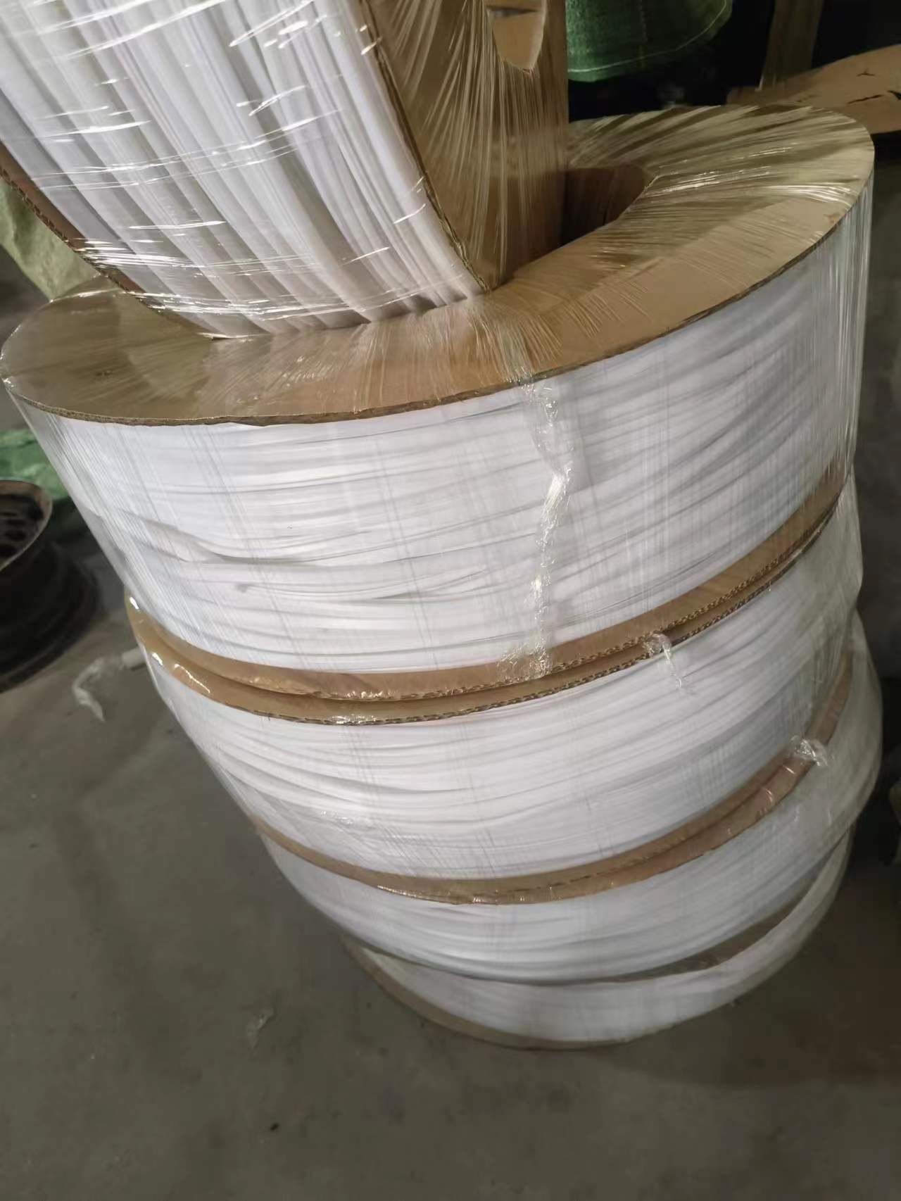 ISO9001 Certified Extruded Plastic Sealing Strip for Wardrobe Glass or Wooden Furniture