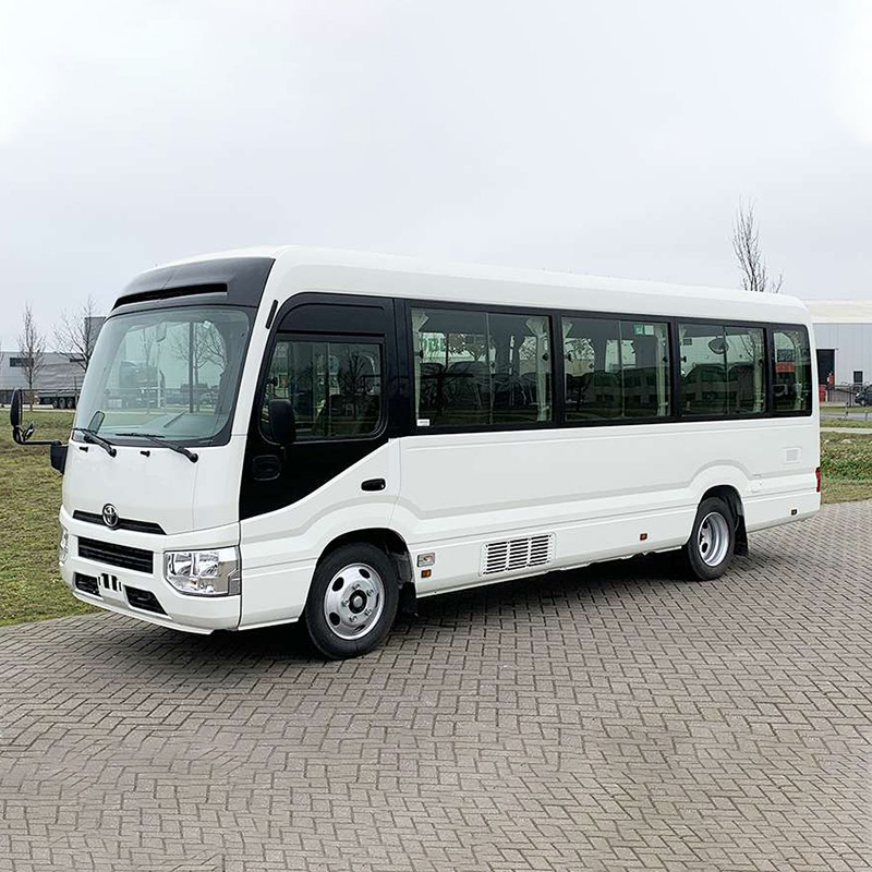 30 Seats Used Coach Bus with Diesel Engine and 2.7m3 Luggage Compartment Volume