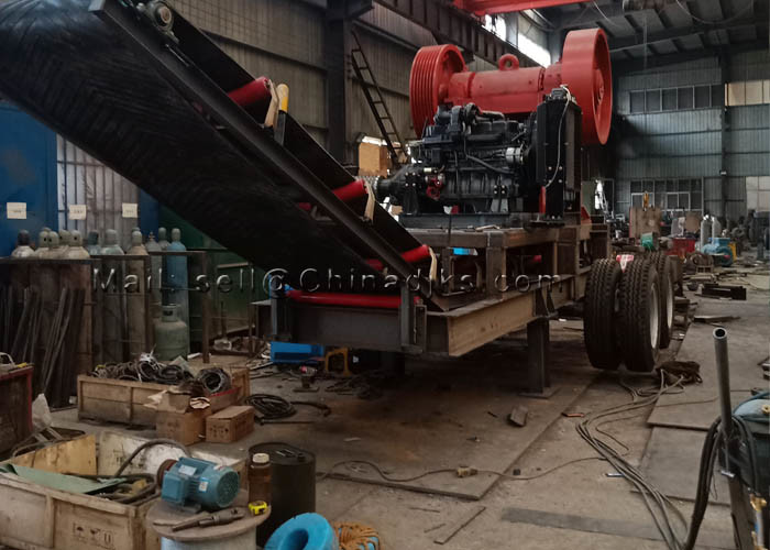 100TPH 75HP Diesel Jaw Crusher With Discharging Belt Conveyor