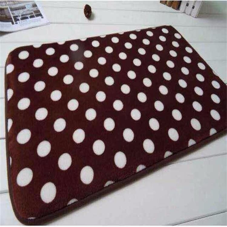 White dots pattern coral fleece bath mat with memory foam