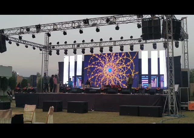 P2.5 Stage LED Screen Die-Cast Aluminum Screen SMD2121 500mm X 500mm Box 3 Years Warranty