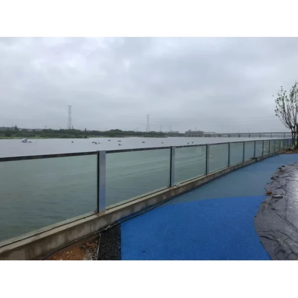 Flood Control Wall Without Visual Interference