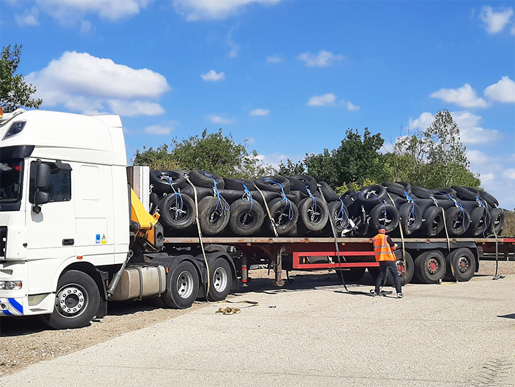High Tensile Black Rubber Pneumatic Rubber Fender Yokohama 4.5*12.0m For Large Vessels