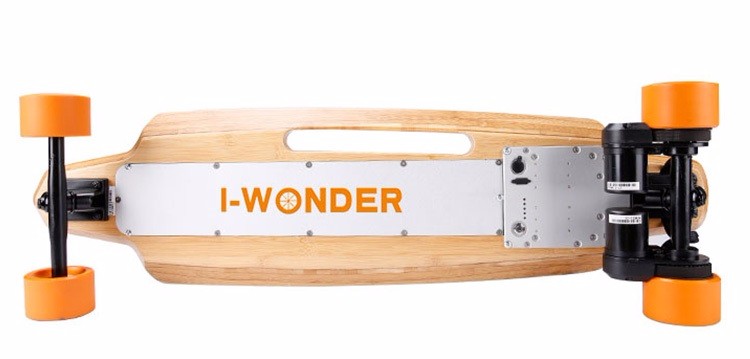 Dual Motor Electric Skateboard 9 Layers Maple Deck Material With 83*52mm PU Wheel