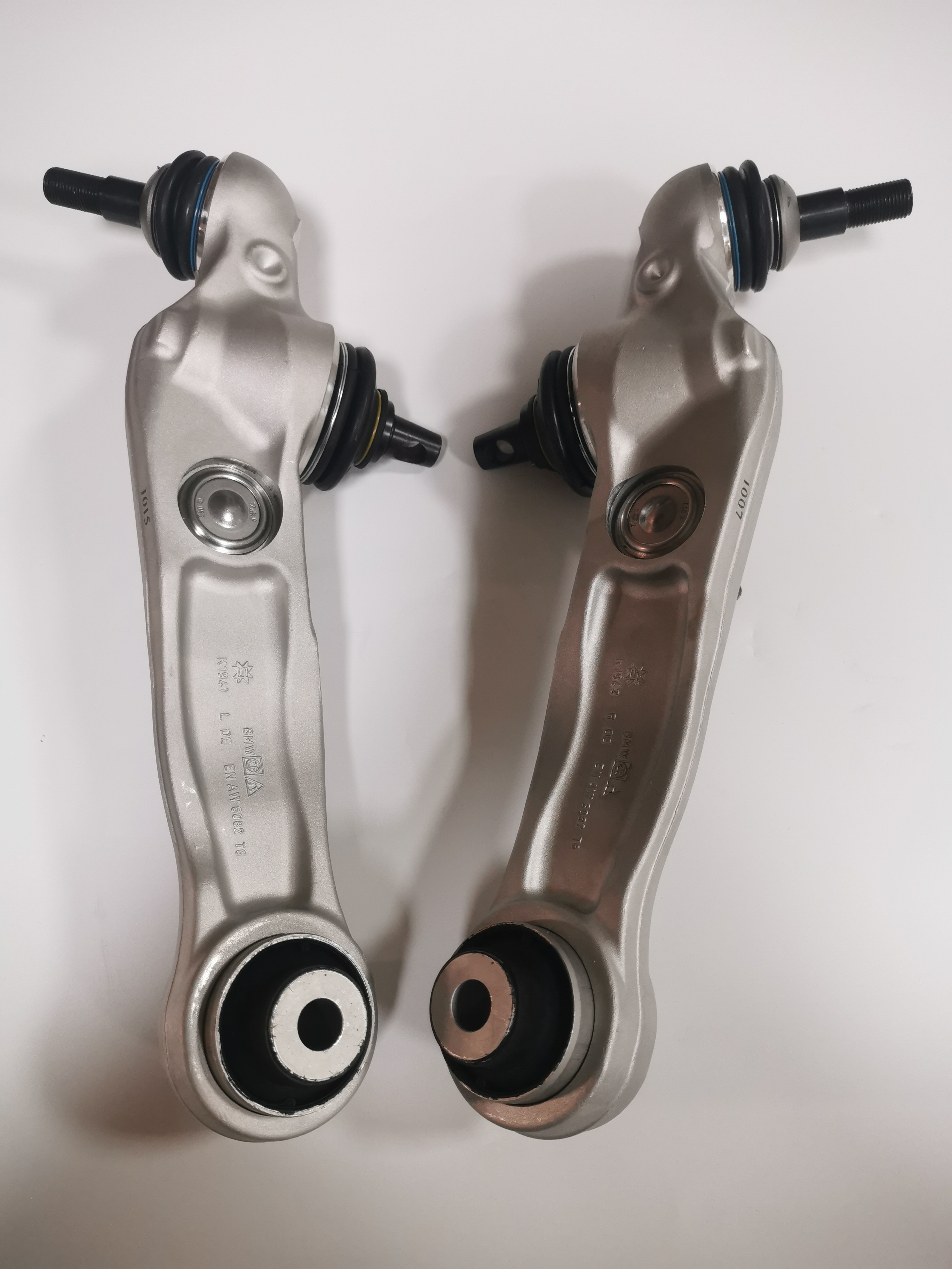 Left Right Suspension Control Arm 31126782181 31126782182 For Rolls Royce Ghost