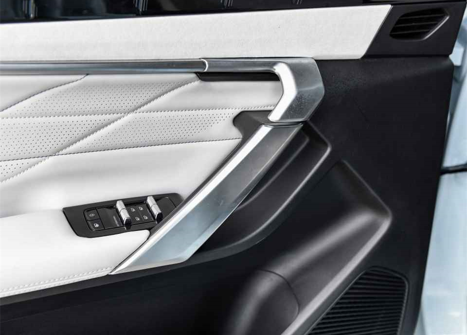 2023 Geely Boyue L Azkarra Atlas Energy Vehicles Electric Car 5 Seats SUV Petrol Hybrid SUV with Front 4 Rear 4 Radar