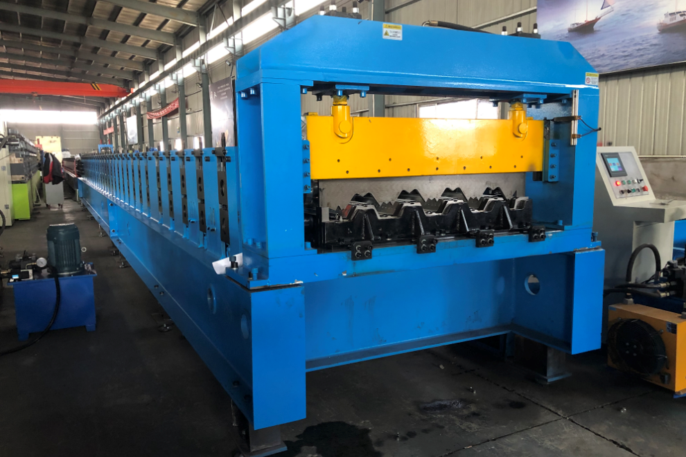Metal decking rolling forming machine