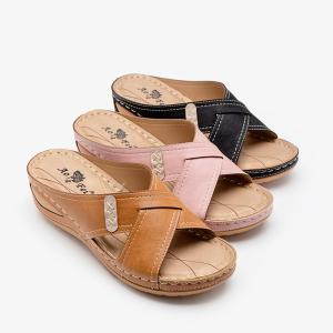 Wholesale BS091 Summer 2021 New Style Sandals Women'S Retro Wedge Heel Car Stitching Mother Shoes Plus Size Women'S Slippers Sanda from china suppliers