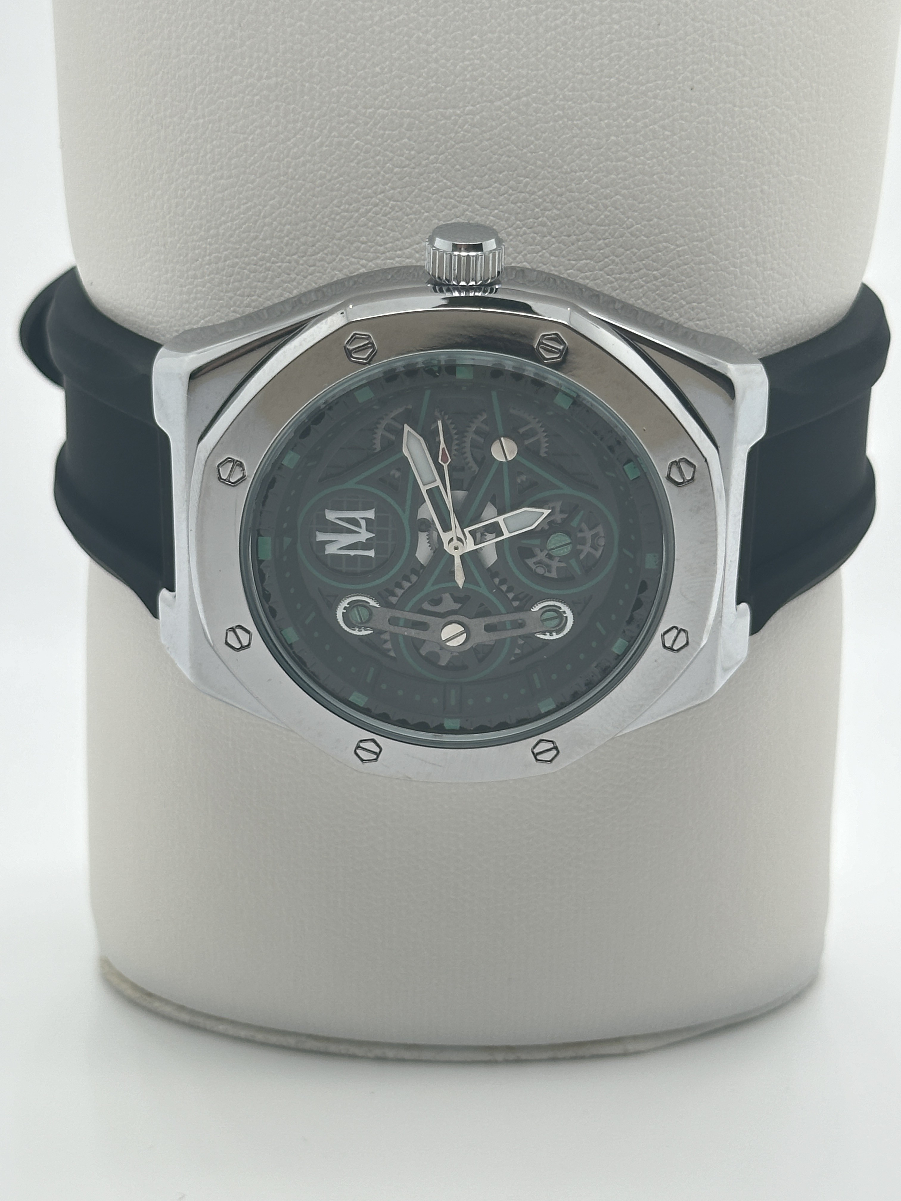 Minimalist Sport Silicone Wrist Watch Water Resistant Stainless Steel Case