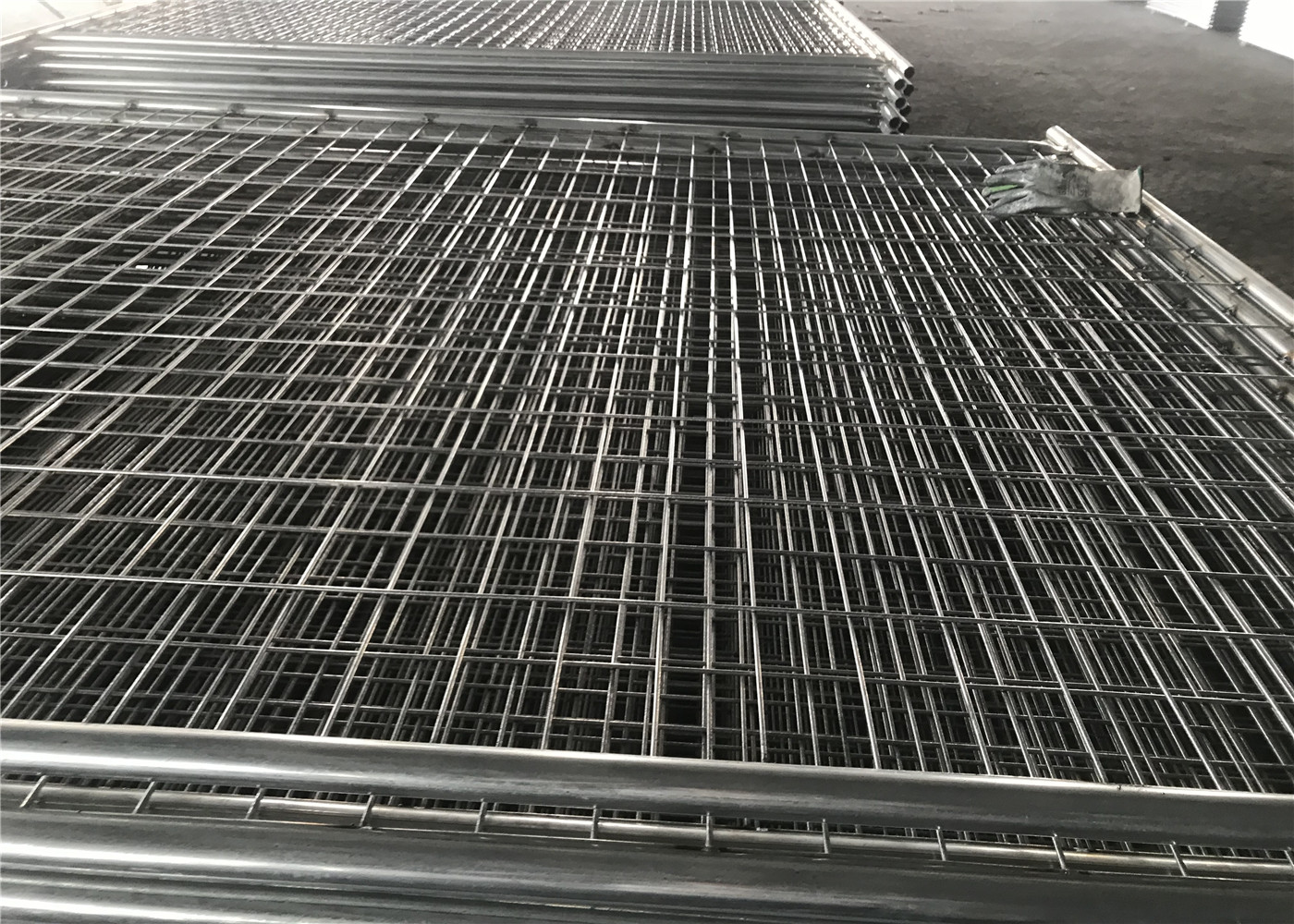 New Zealand Standard Temporary Fencing 2.1m x 2.4m OD40mm x 1.8mm wall thick mesh 60mm x 150mm diameter 3.80mm