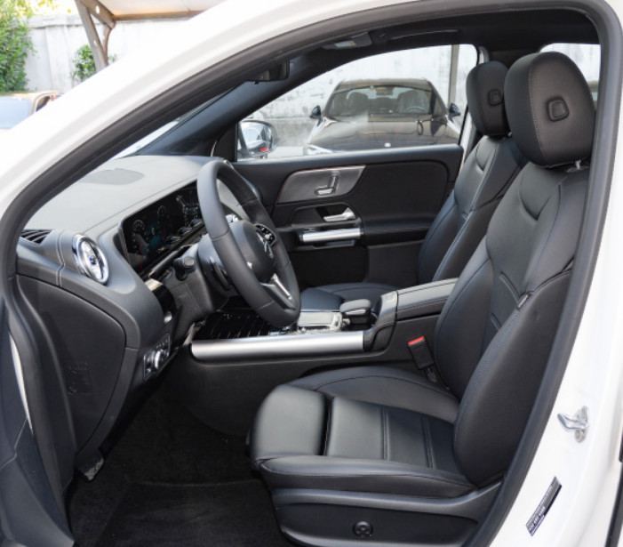 Mercedes Benz 2023 GLA 220 4MATIC Version Gasoline Compact SUV 5 Door 5 Seats