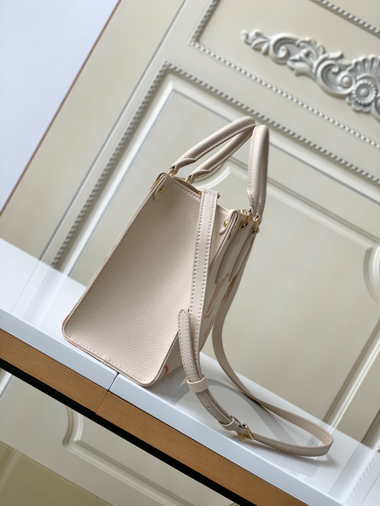 Cream Saffron Giant Monogram OnTheGo MM Louis Vuitton Messenger Bag For IPad Mini