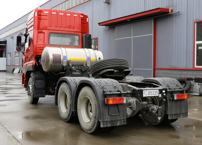Dongfeng 6x4 460hp LNG CNG Tractor Truck With Diesel Fuel Left Steering Trailer Head