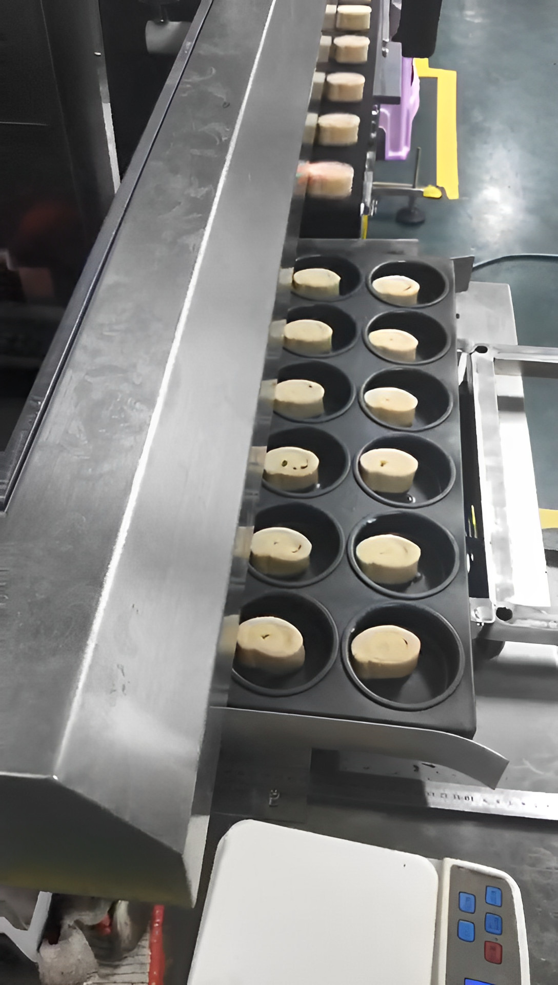 Small Bussiness Puff Pastry Production Line Molding Forming Bread Roll Machine 3000 To 4000pcs/H