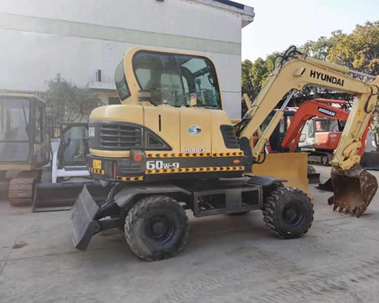 6Ton Used Hyundai R60W Wheel Excavator Yanmar Engine
