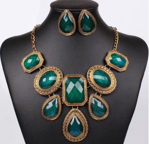 Wholesale Exaggerated retro ancient gold-plated resin necklace jewelry sets from china suppliers