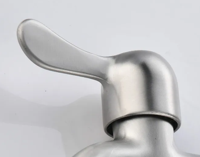 Classic Bathroom Basin Faucet With Single Handle Polished Chrome 304 Stainless Steel