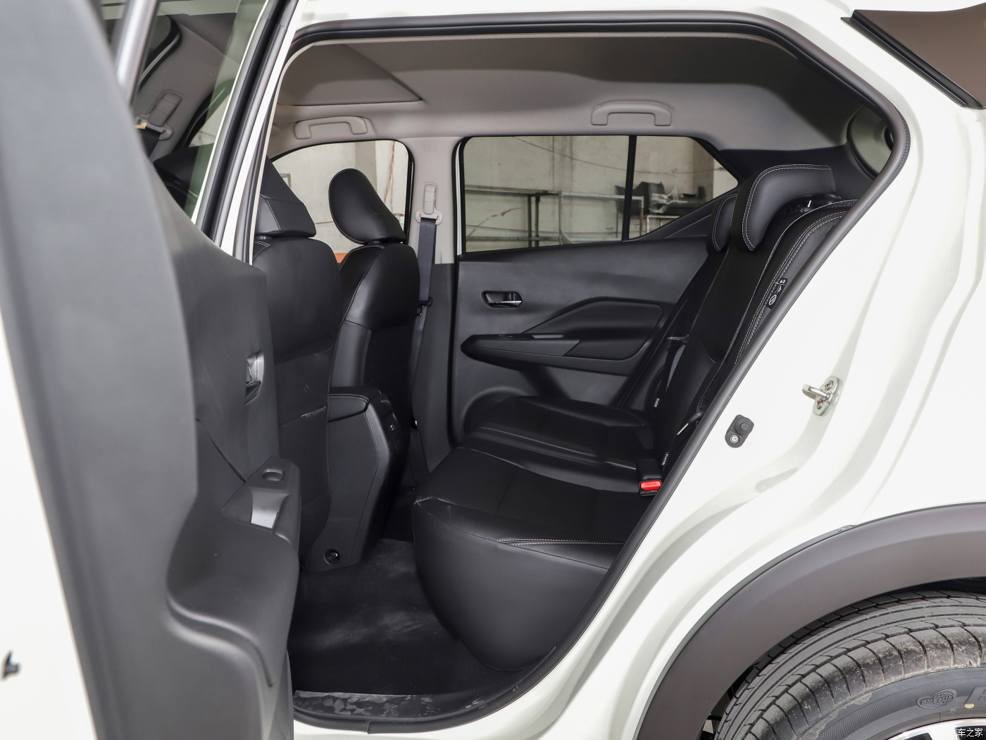 TPMS and Normal Steering Wheel Equipped Nissan KICKS 1.5L CVT 5 Seat Small SUV for Fast Speed Driving