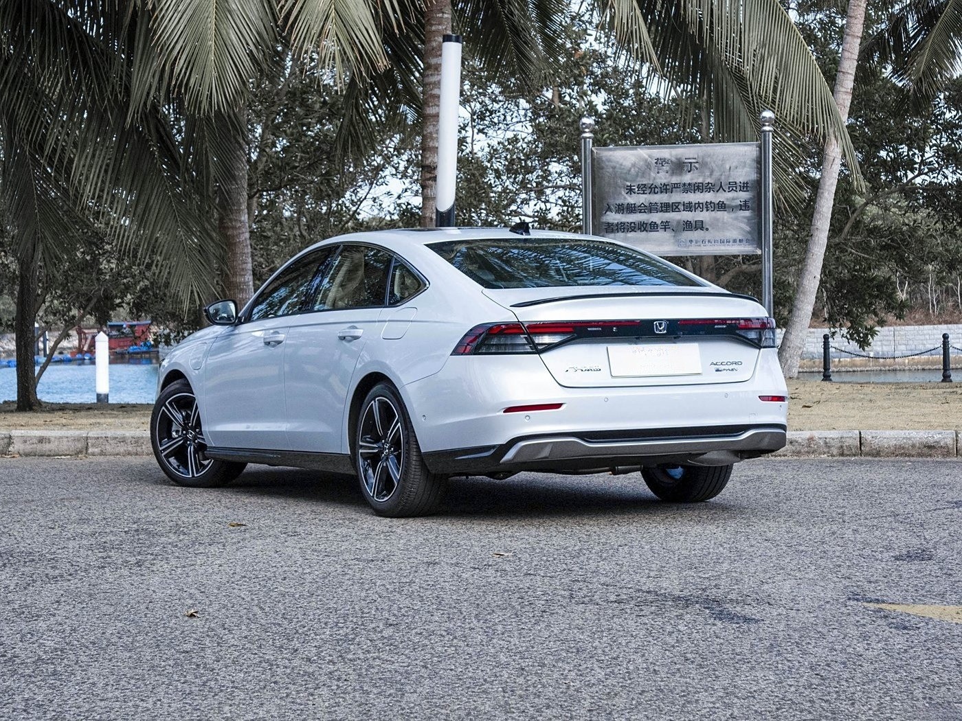 Honda Accord 2023 E PHEV 2.0L PHEV Medium Size Sedan Cars 174Km/h