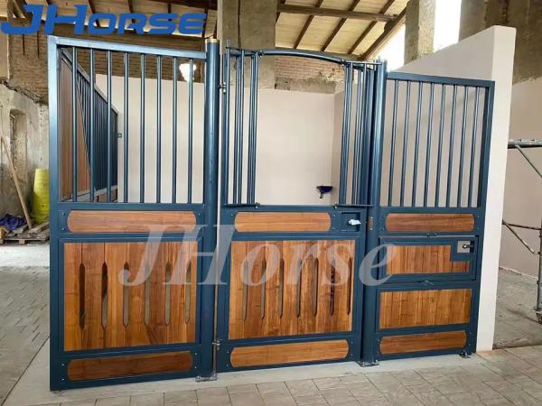 Fast Dispatch European Building Equestrian Stalls Steel Horse Stables corrosion