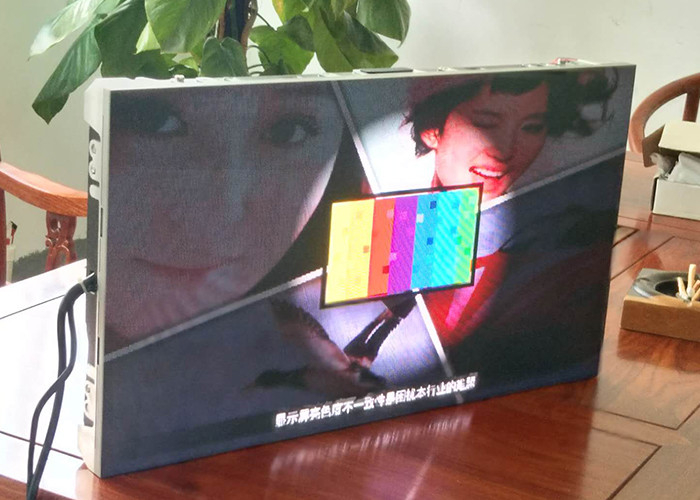 P1.66 mm 0.19KG 360,000dots/㎡ Small Pitch LED Display With Die Casting Aluminum Cabinet