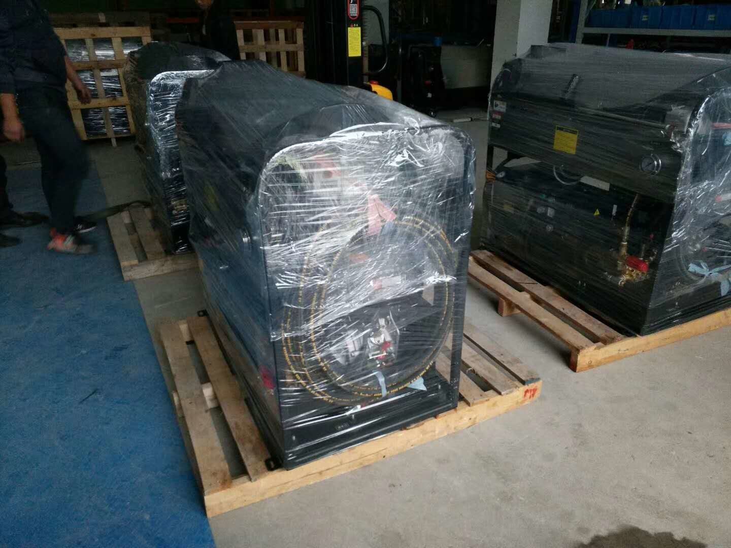 9HP 250BAR High Pressure Hot Water Steam Cleaners For Construction Machinery
