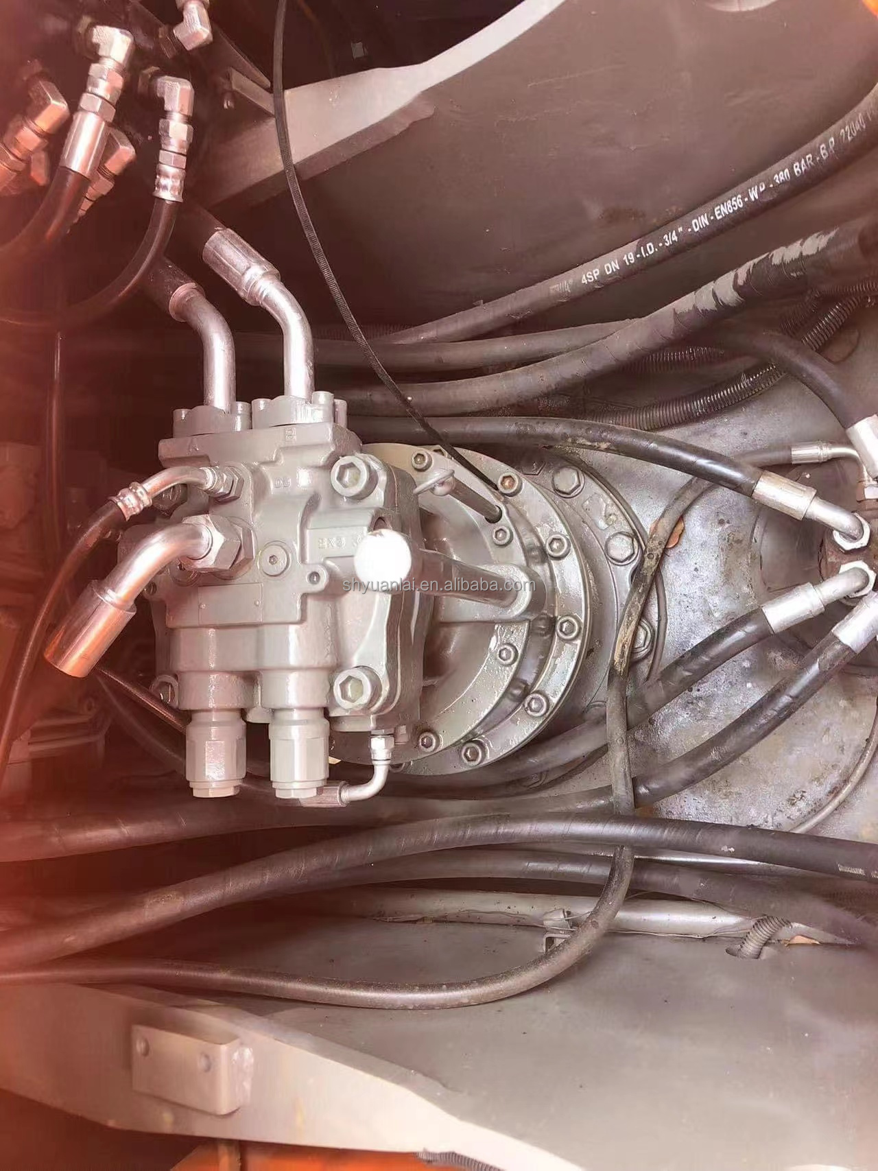 ISUZU Engine and Original Hydraulic Valve Excavator EX200 for Your Requirements
