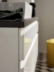 Wholesale Customized White Lacquer Bathroom Vanity Modern Floating Storage Cabinet from china suppliers