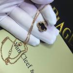 Van Cleef Arpels Luxury Gold Jewelry Sweet Alhambra Pendant Yellow Gold Mother