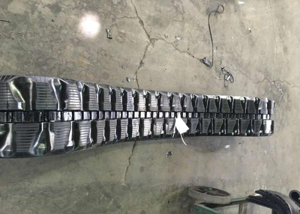 300 * 52.5 * 84mm Rubber Excavator Tracks With 800 - 1000 Hours Field Work