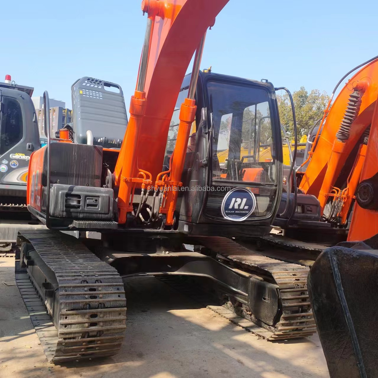 12T Hitachi EX120 Excavator Suitable for Various Applications and Projects