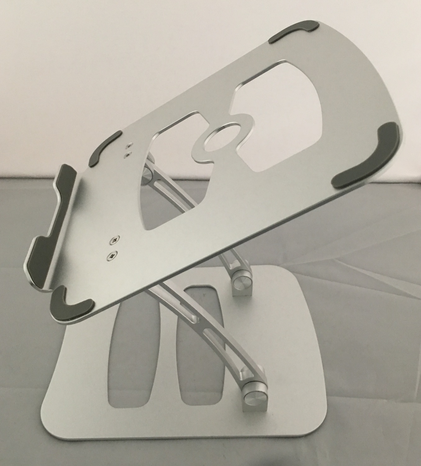 Red SGS 4mm Lightweight Portable Metal Laptop Stand Ipad Reading Stand