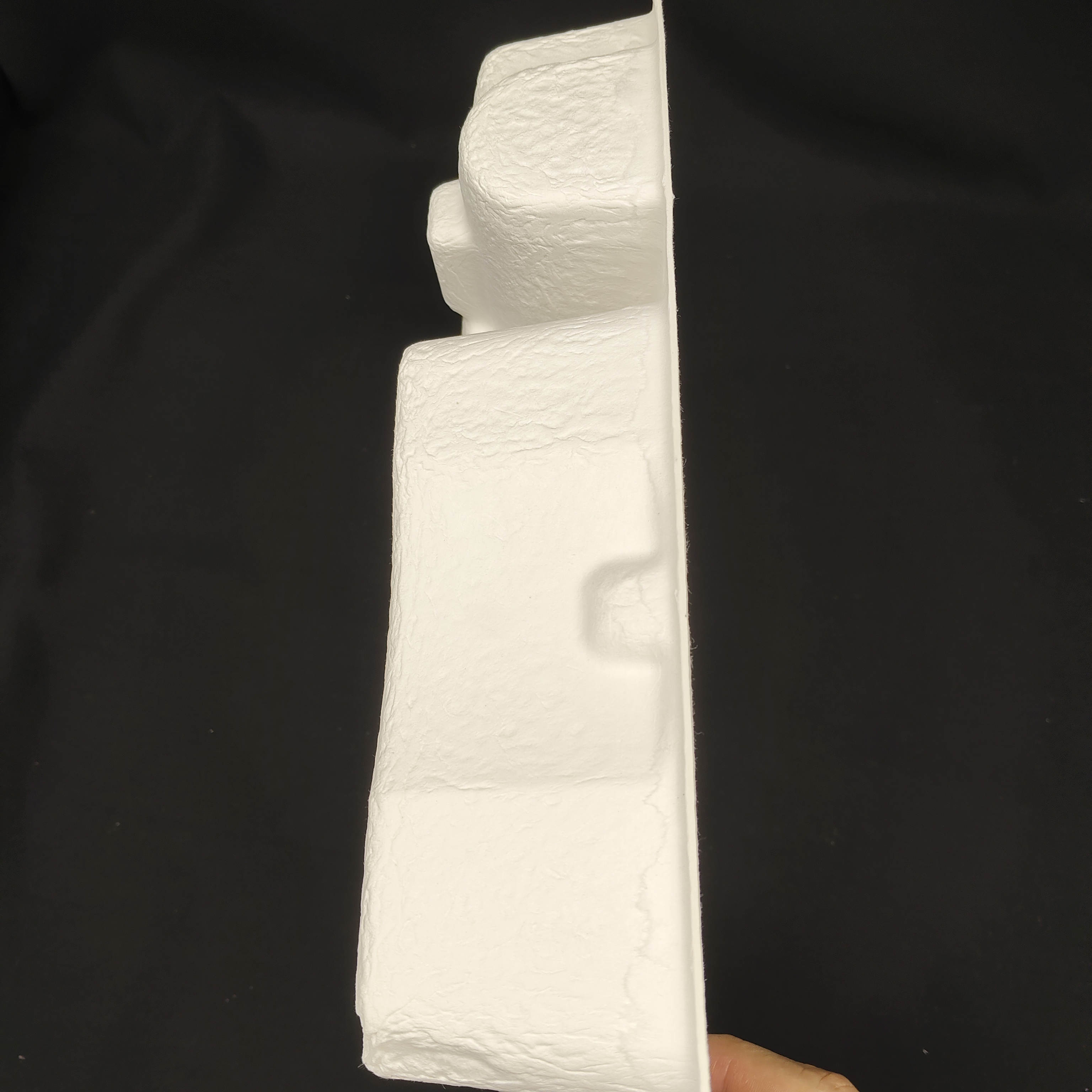 OEM manufacturers customize pulp molded packaging bases for small household appliance fascia guns. These are made of white plant fibers through dry