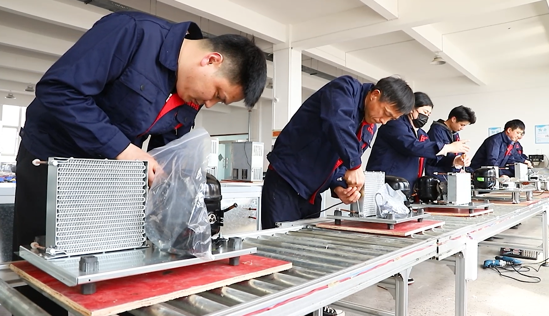 Hotel Large Power Flake Ice Making Machine with Advanced LCD Panel and 465kg Yield