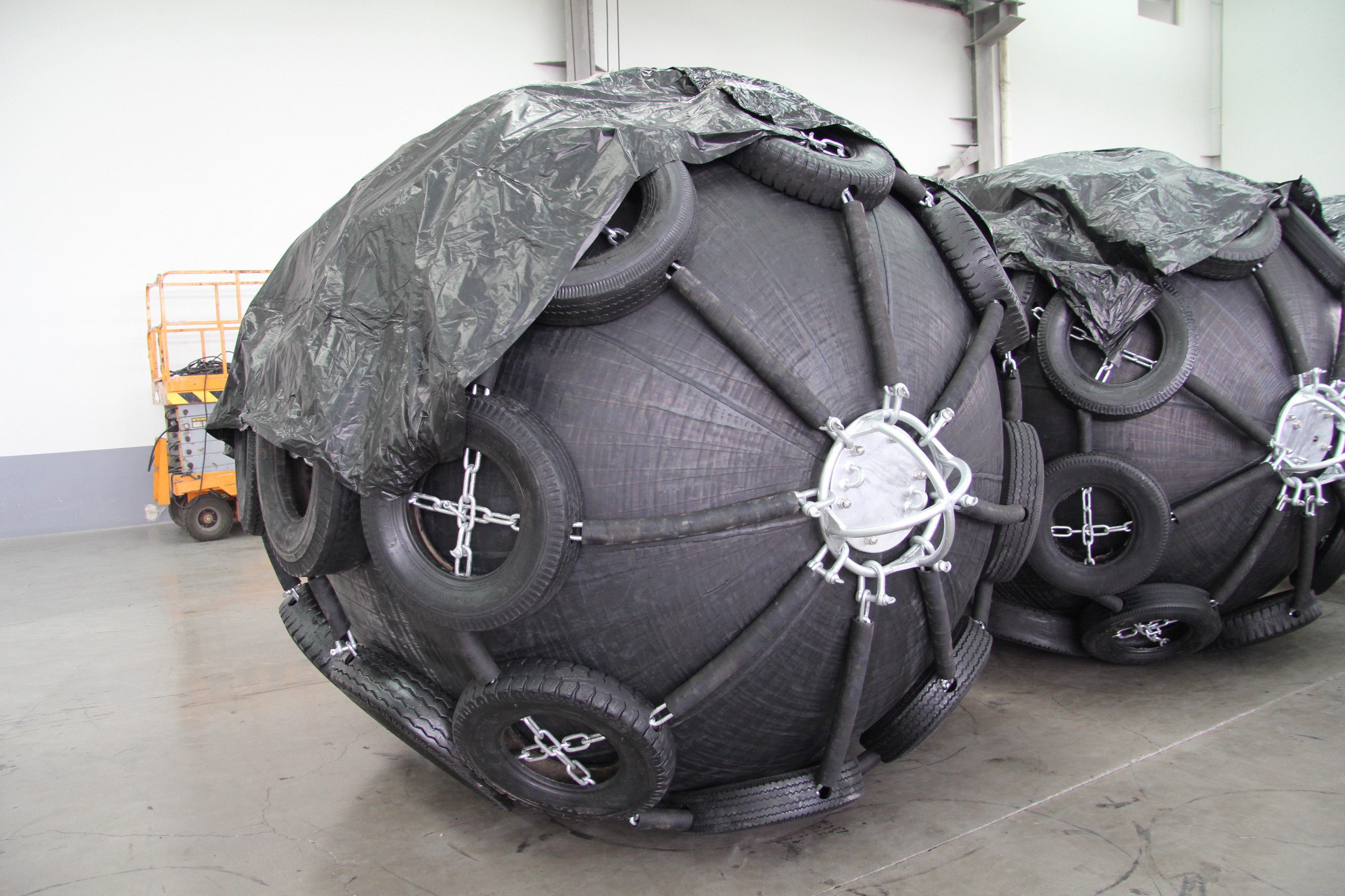 ISO17357 Execution Standard Pneumatic Marine Fender Customized Design Chain Tyre Net For Vessel Protection