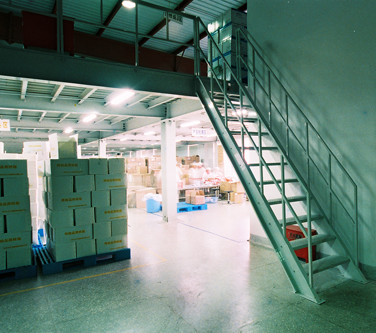 Customized Width and Depth 500kg Load Mezzanine Floor with Solid or Perforated Surface